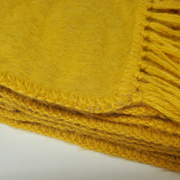 Alpaca Camargo Yellow Scarf - Picture 5 of 10